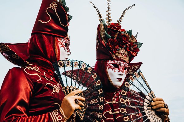 Comment découvrir les traditions du carnaval de Venise en étant respectueux de l'environnement ?